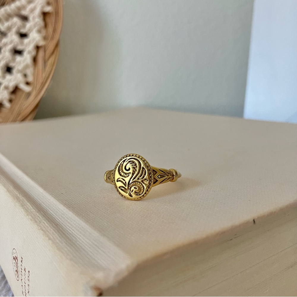 Gold Floral Signet Ring “Benecia” Victorian Oval Flat Bohemian Femme - Picture 2 of 12
